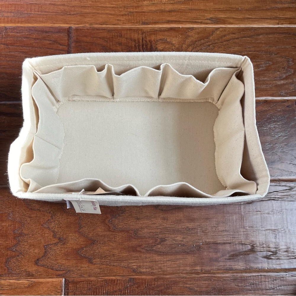 NWT Divide & Conquer Purse Organizer